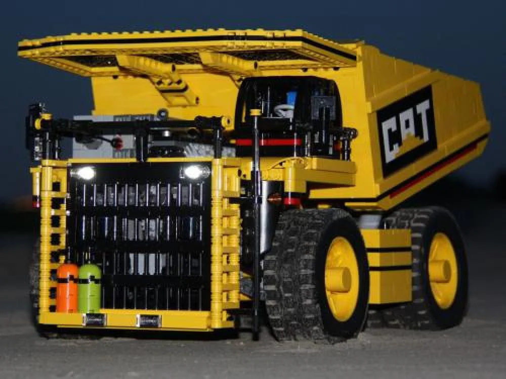 Truck, mining MOC-5708 image 1