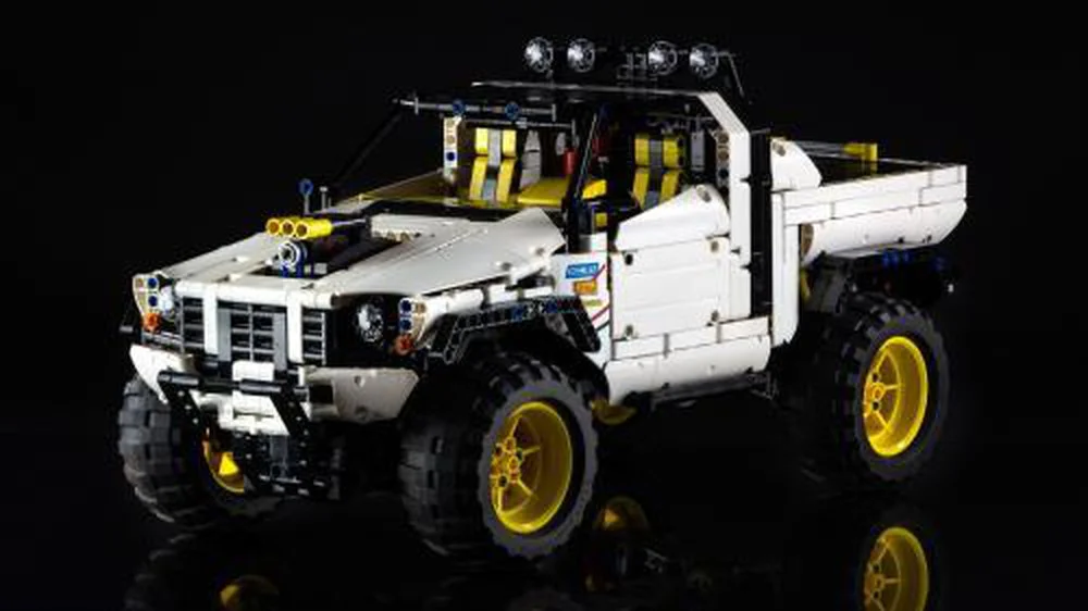 White Shark Off-Road Vehicle MOC-2412 image 2