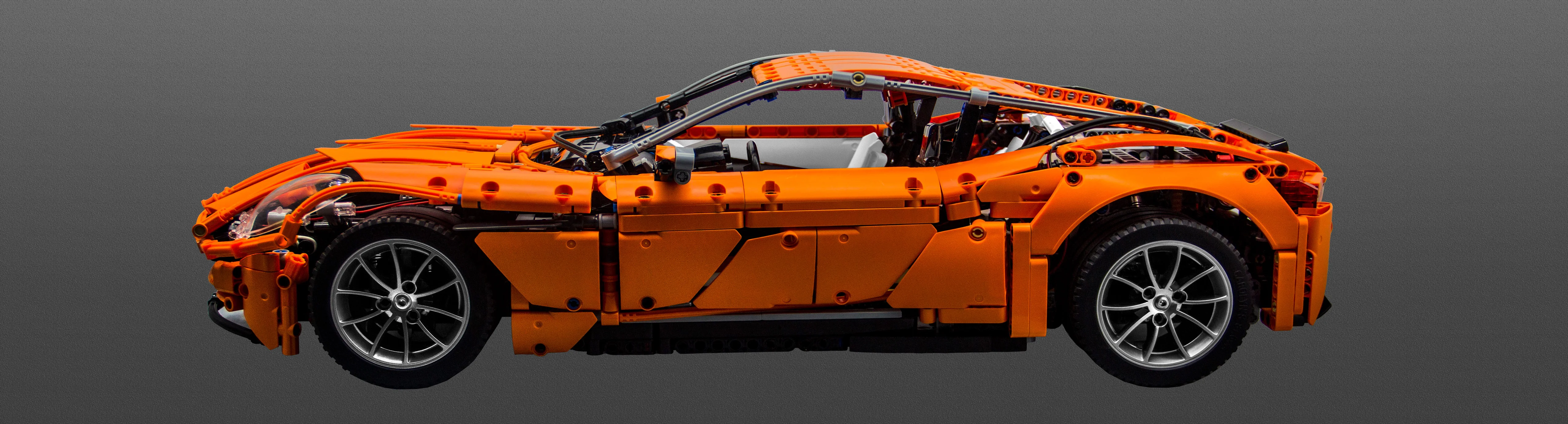 Aston Martin DB11 MOC-7202 image 12