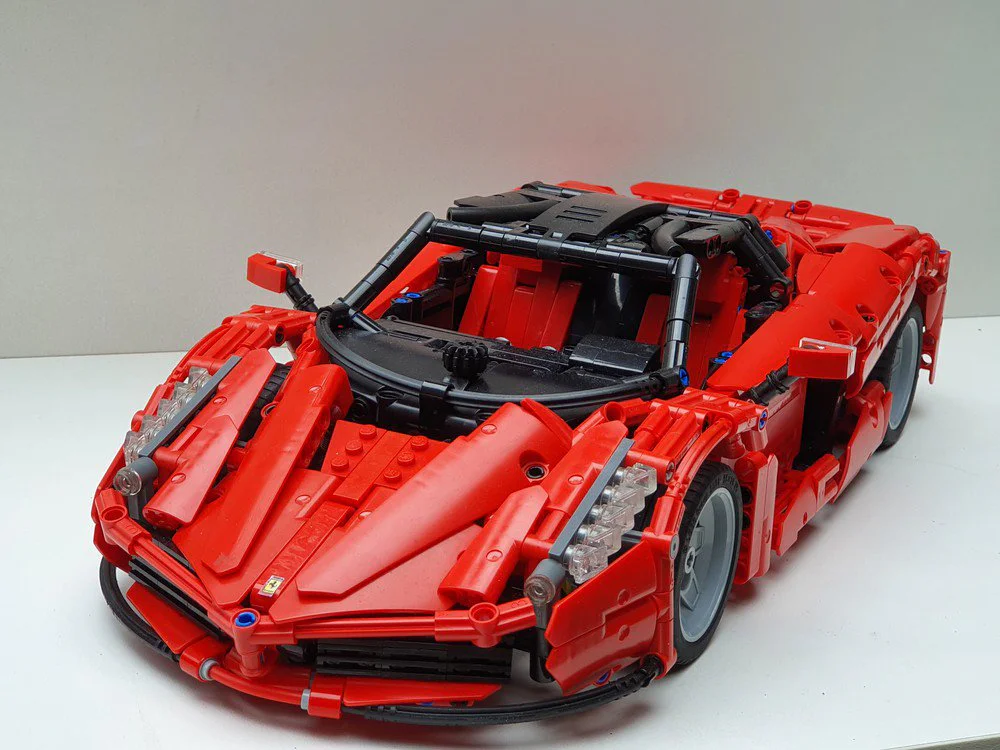 Ferrari LaFerrari 1:10 MOC-29075 image 1
