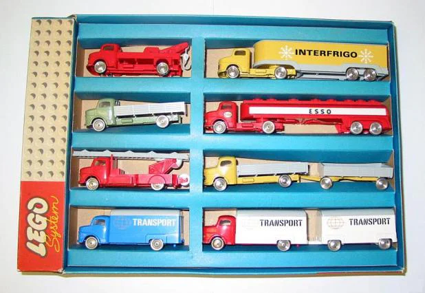"N Scale 1:87 8 Trucks" 乐高 LEGO 699-2