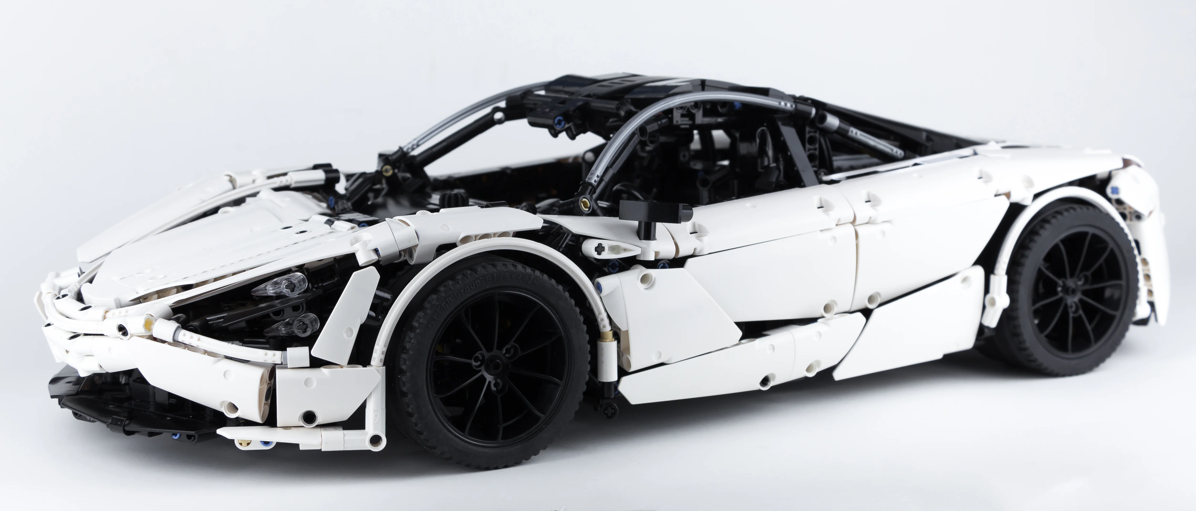 McLaren 720S 1:8 MOC-46762 image 3