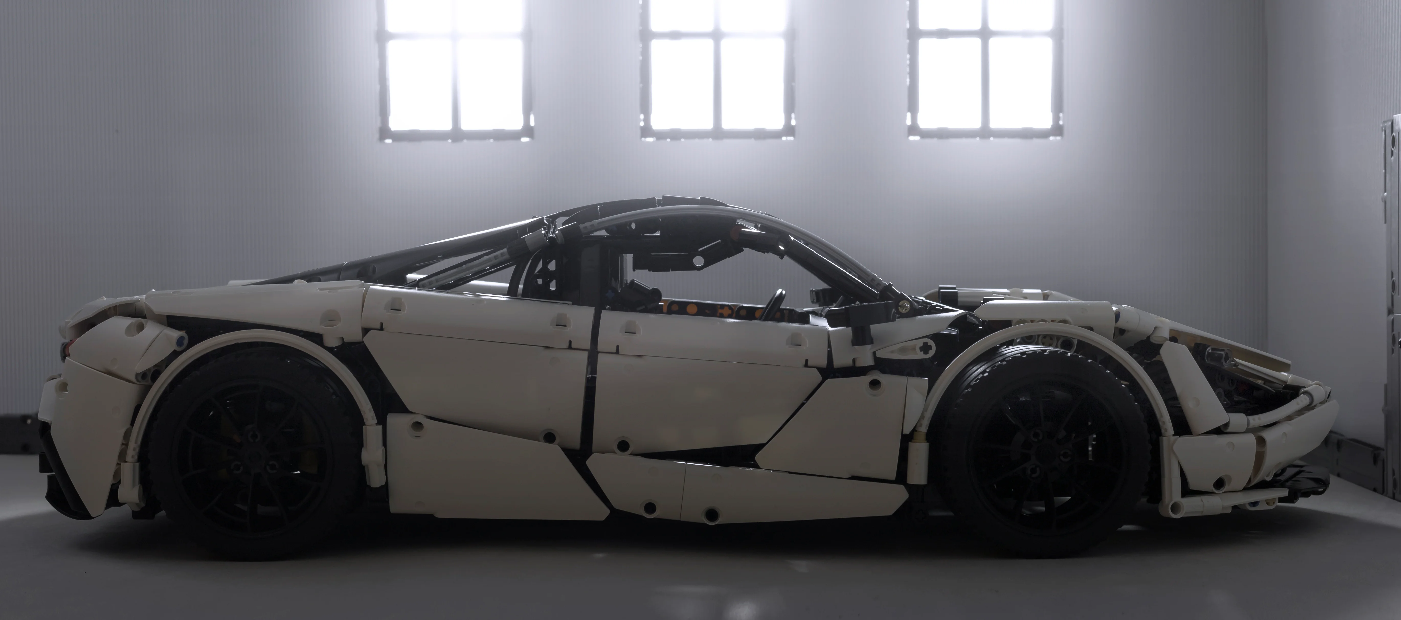 McLaren 720S 1:8 MOC-46762 image 6