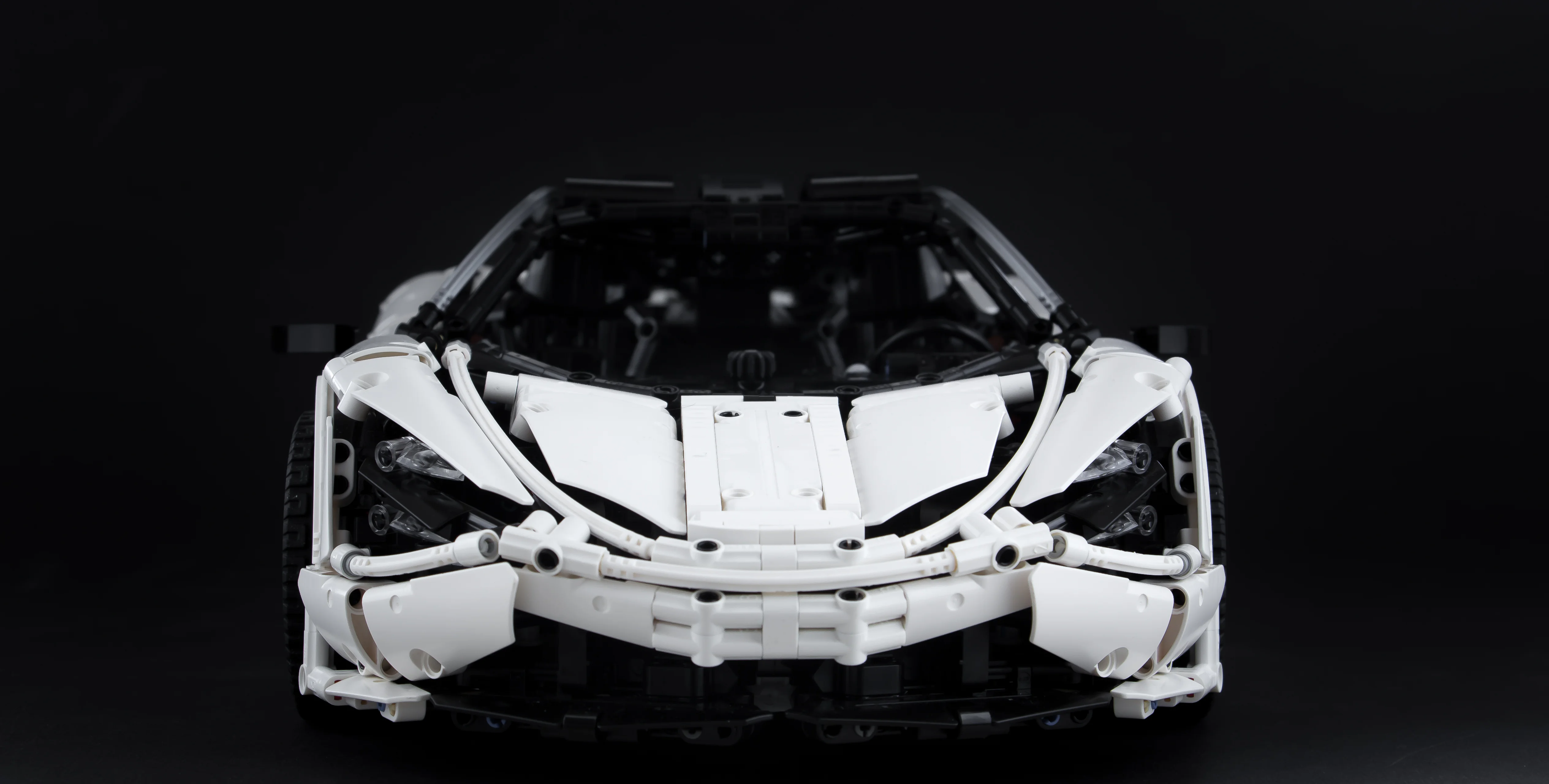 McLaren 720S 1:8 MOC-46762 image 9