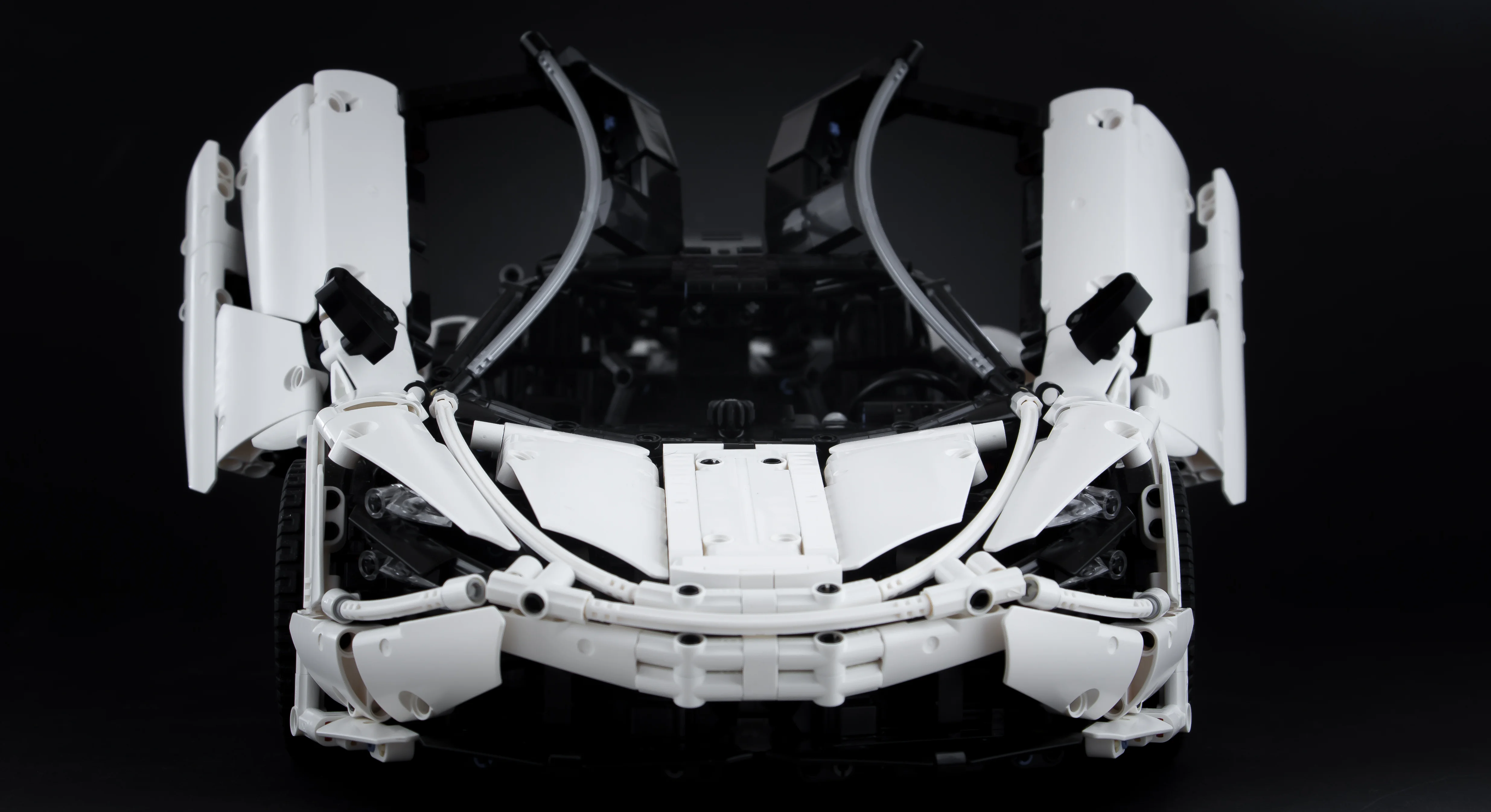 McLaren 720S 1:8 MOC-46762 image 10