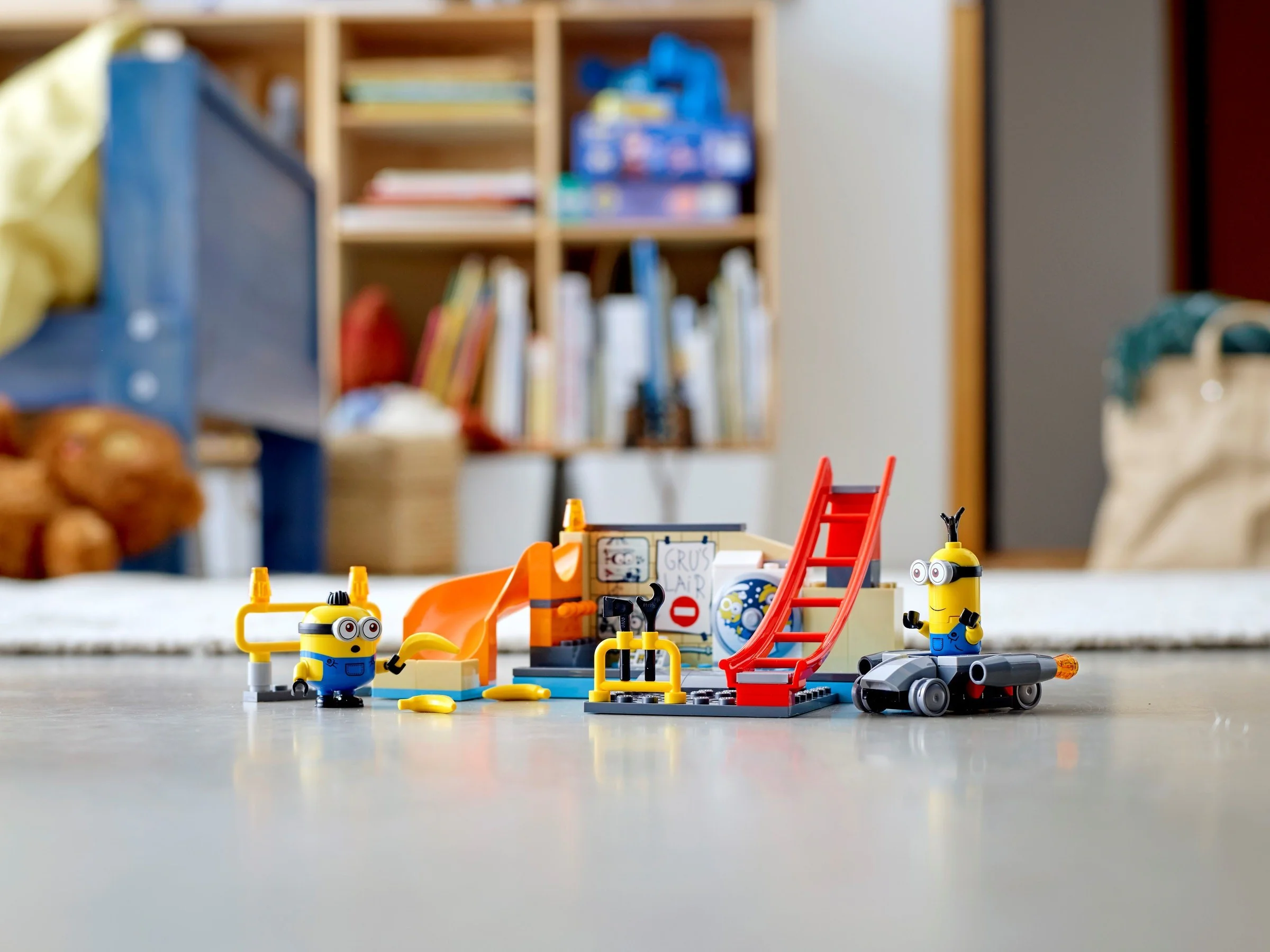 The Yellow Man Operator at Gru Lab 乐高 LEGO 75546 image 8