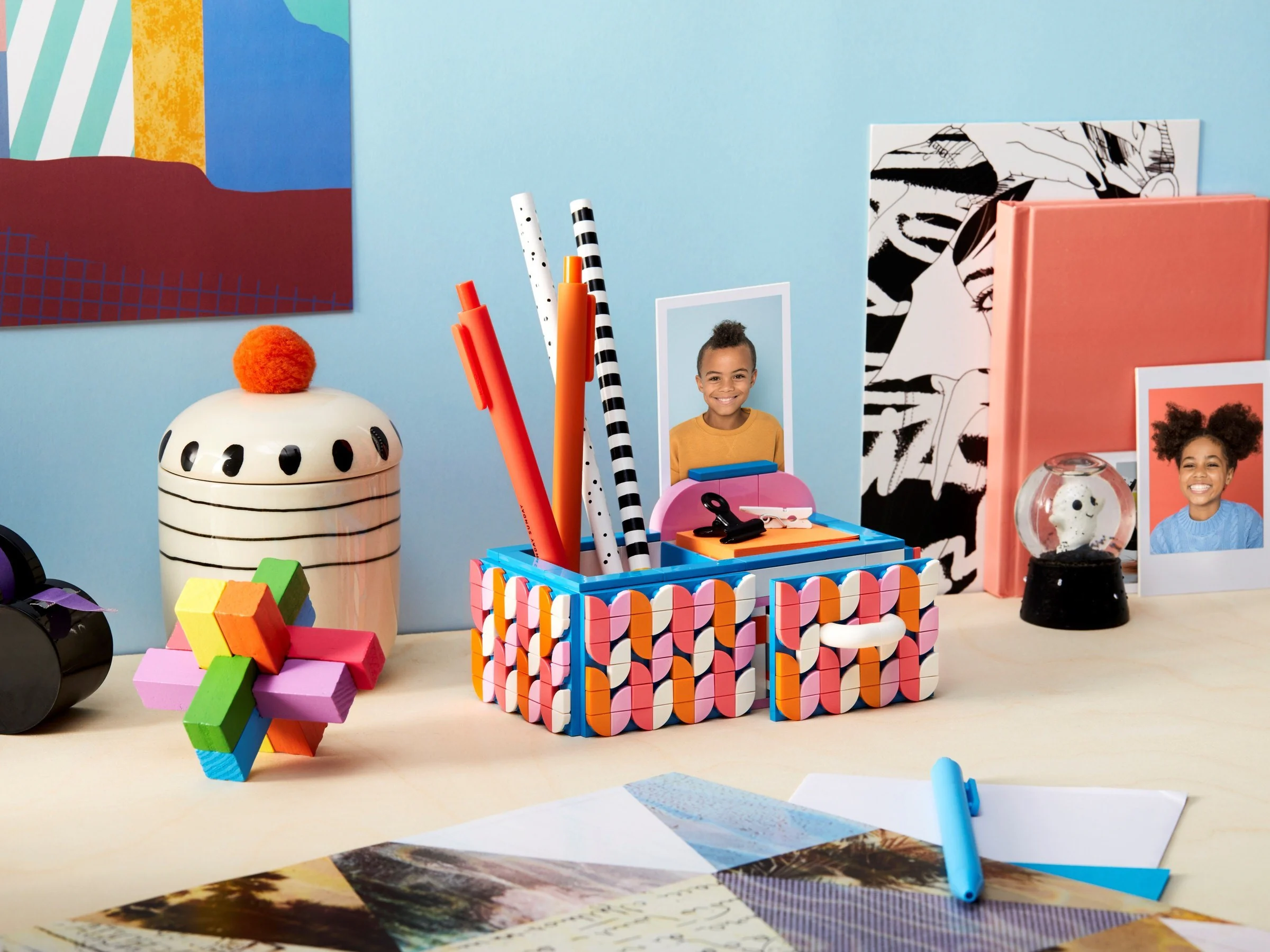 Take the box from the desk 乐高 LEGO 41907 image 2