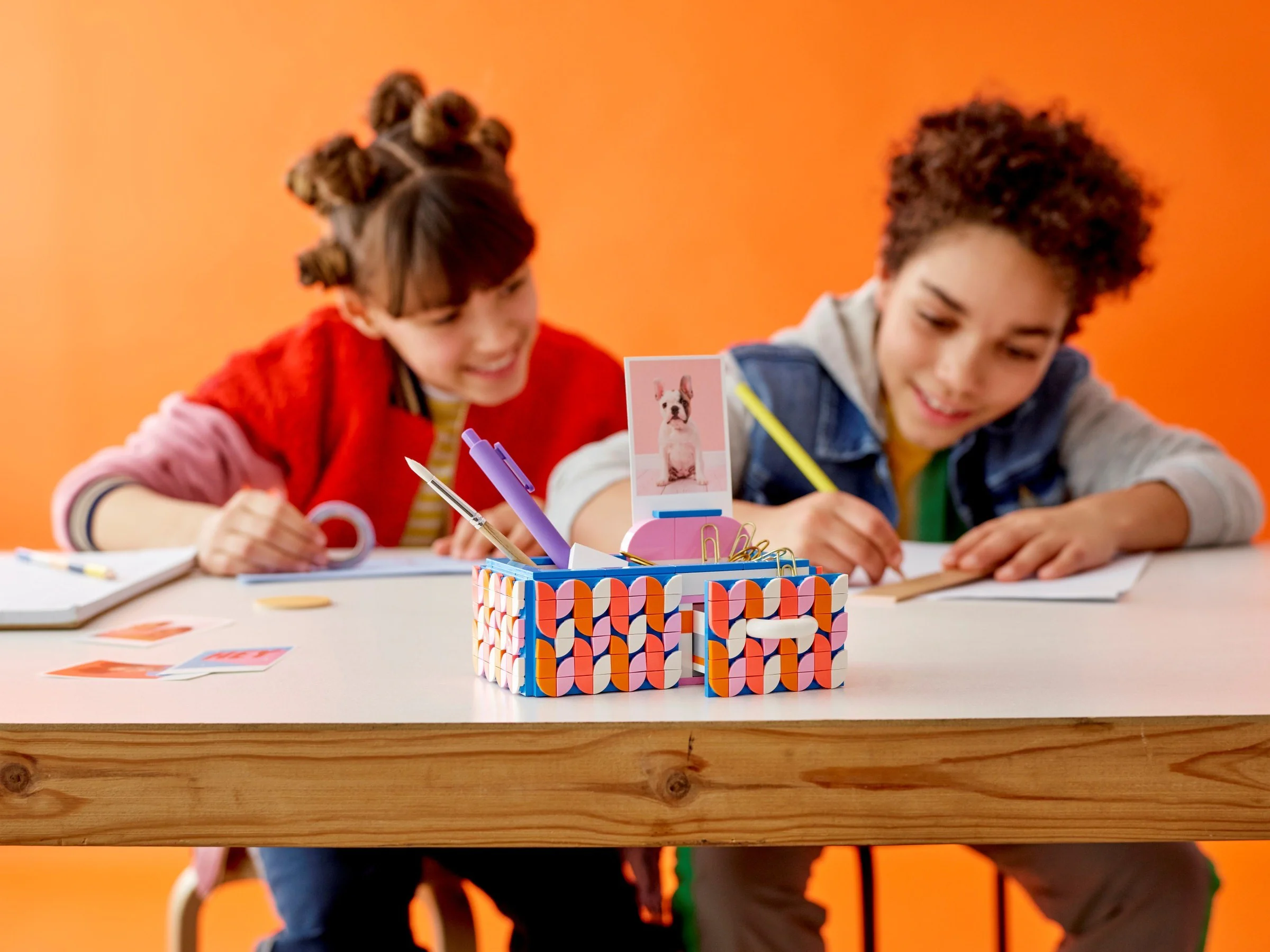 Take the box from the desk 乐高 LEGO 41907 image 4