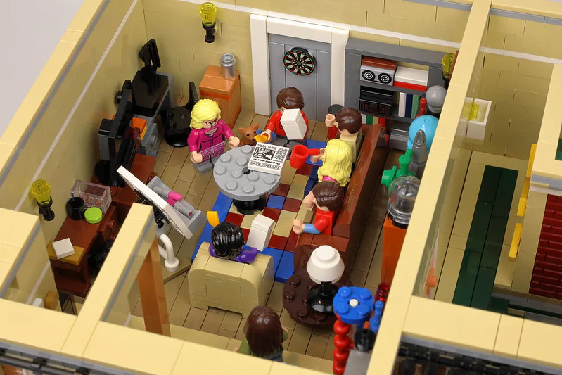 Street scene: Big Bang Theory and Friends themed skyscraper. MOC-34463 image 14