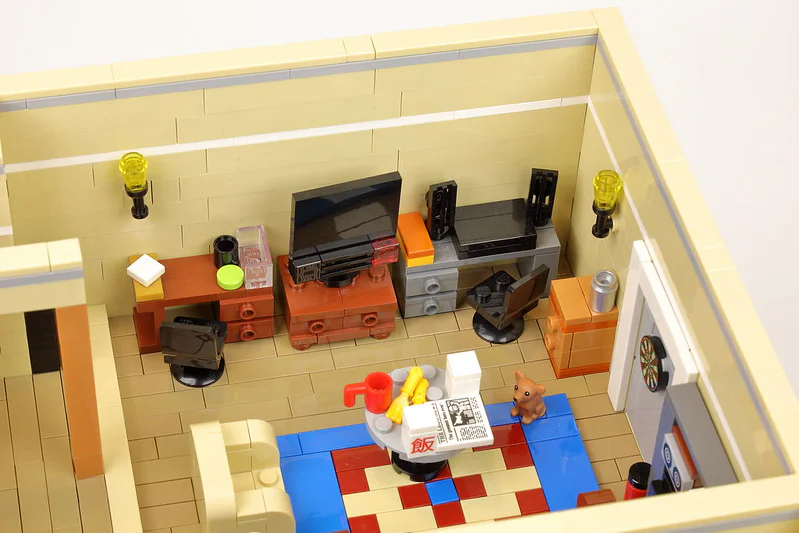 Street scene: Big Bang Theory and Friends themed skyscraper. MOC-34463 image 29