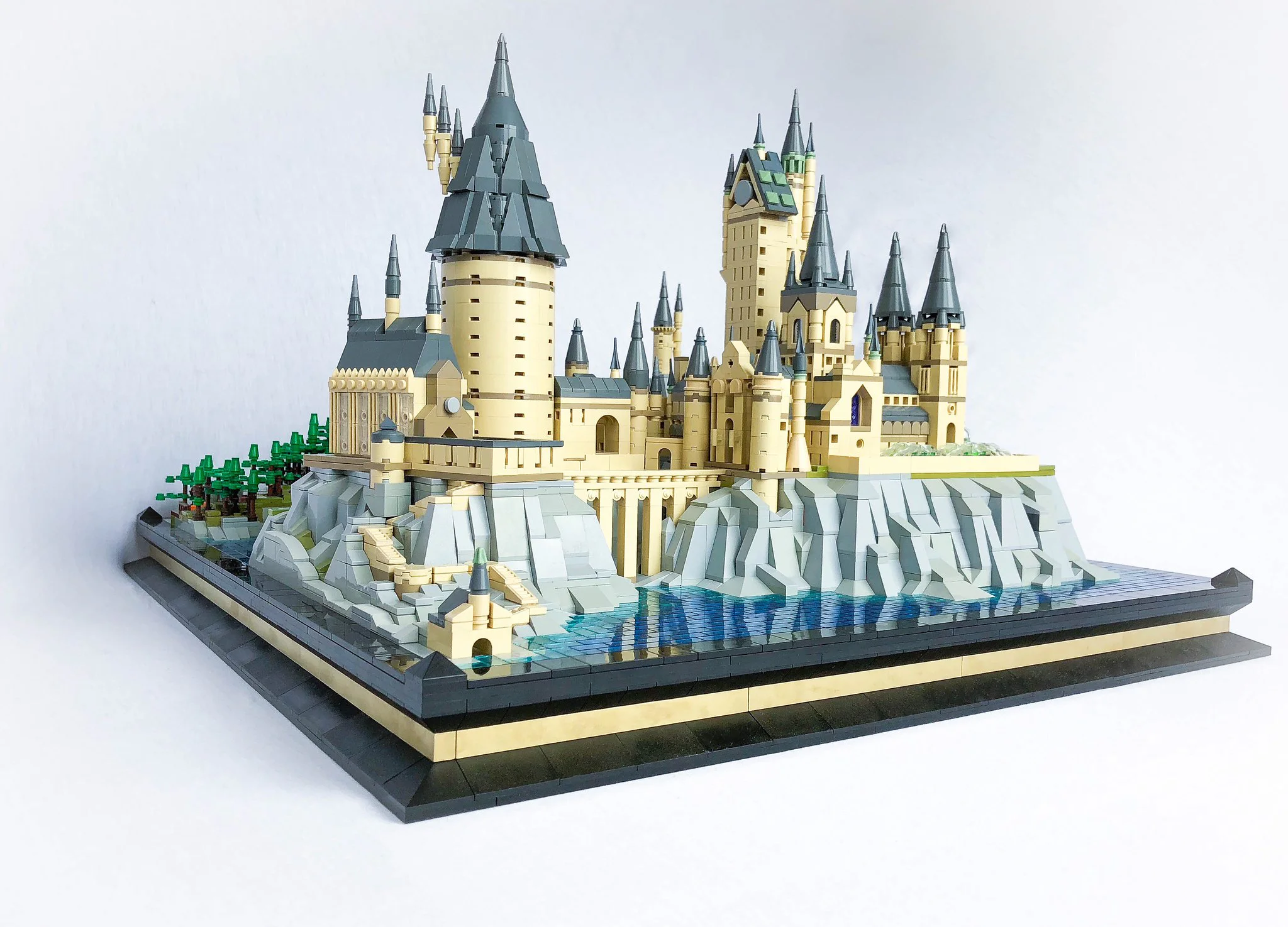 Miniature Version of Hogwarts Magic School 宇星模王 MOULDKING 22004 image 5