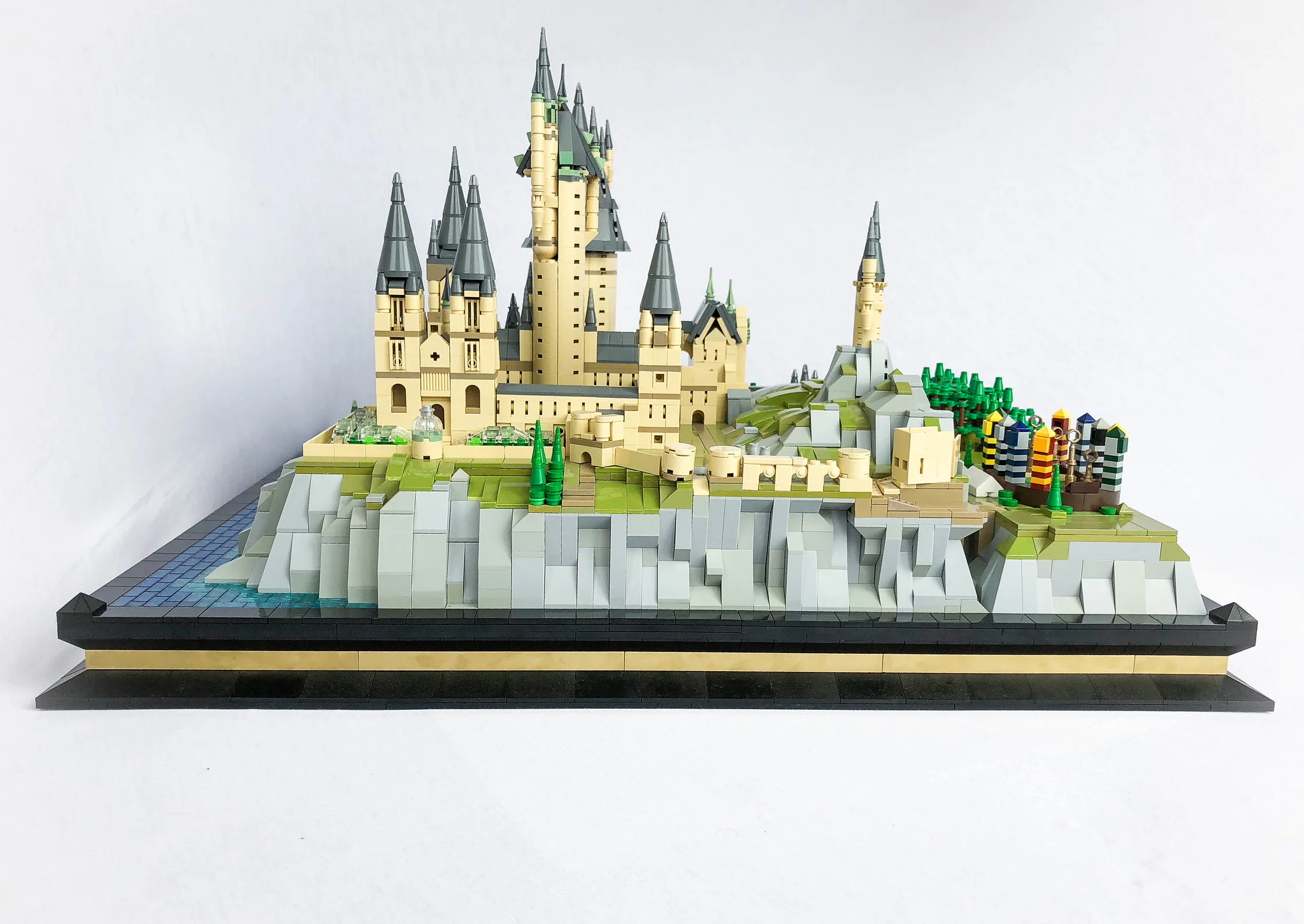 Miniature Version of Hogwarts Magic School 宇星模王 MOULDKING 22004 image 9
