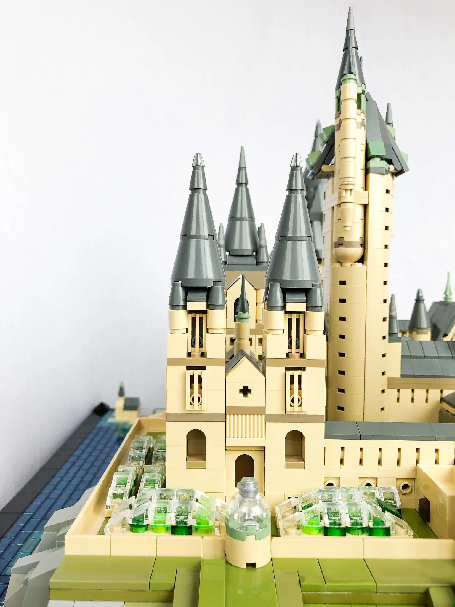 Miniature Version of Hogwarts Magic School 宇星模王 MOULDKING 22004 image 14