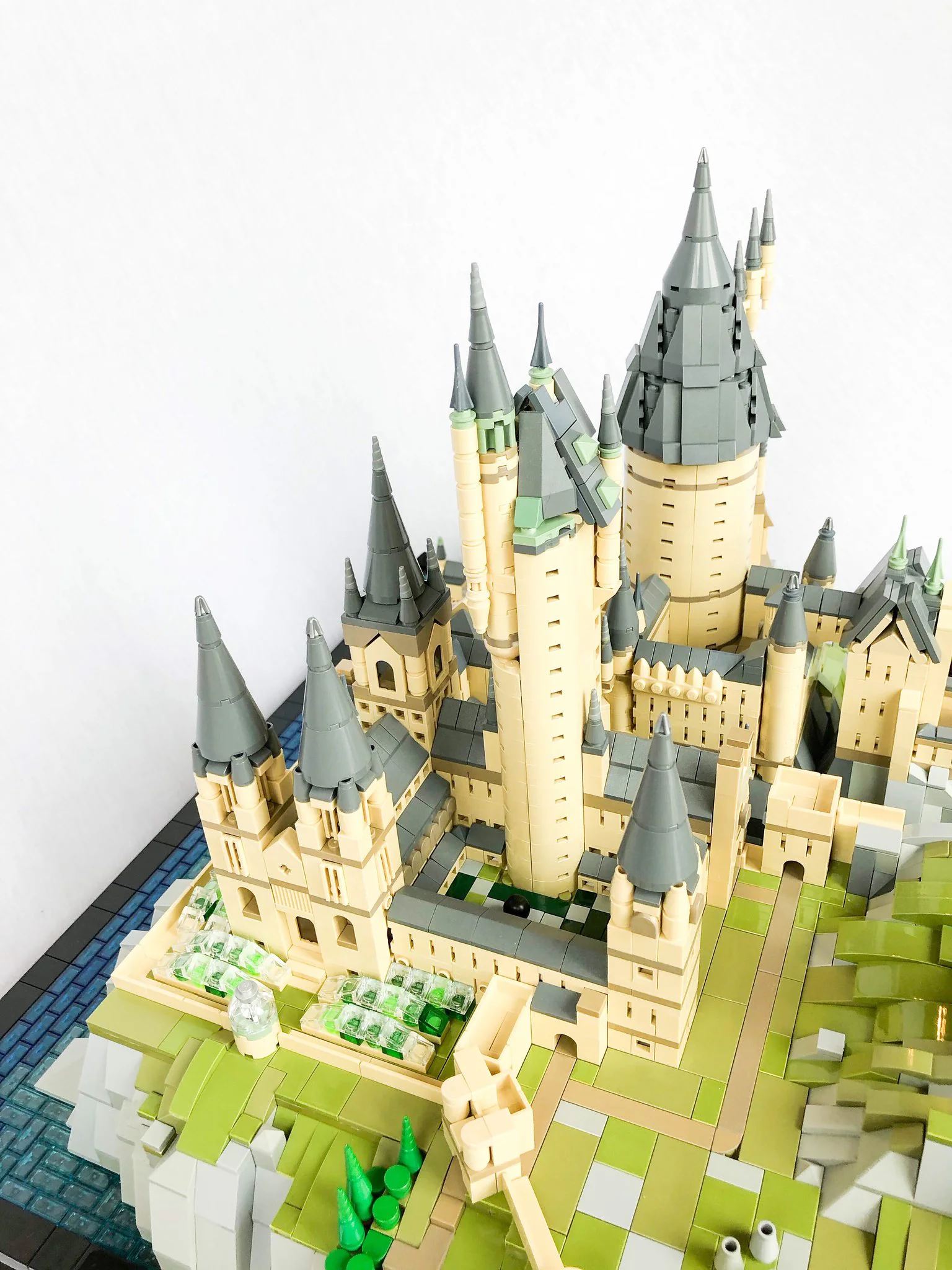 Miniature Version of Hogwarts Magic School 宇星模王 MOULDKING 22004 image 19