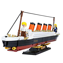Titanic Model Ship: 1/700 Scale