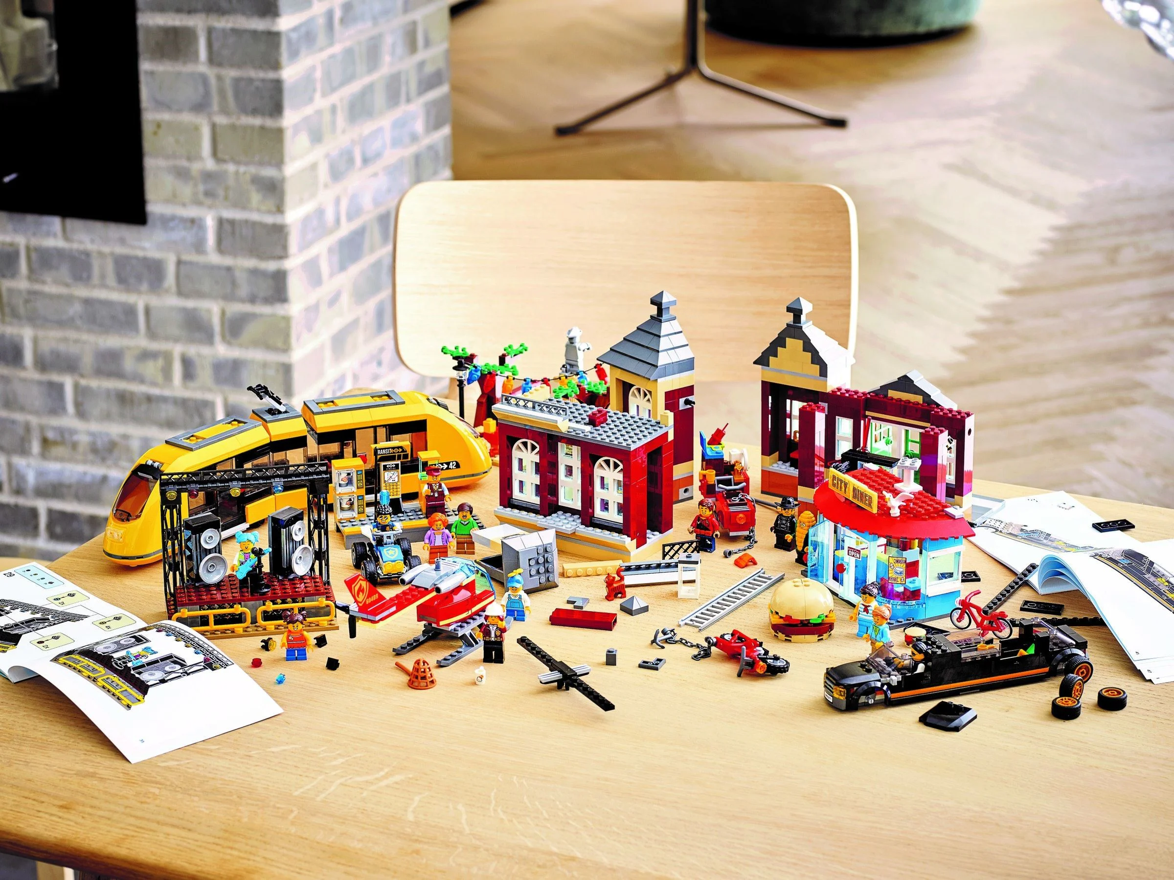 Central Square 乐高 LEGO 60271 image 8