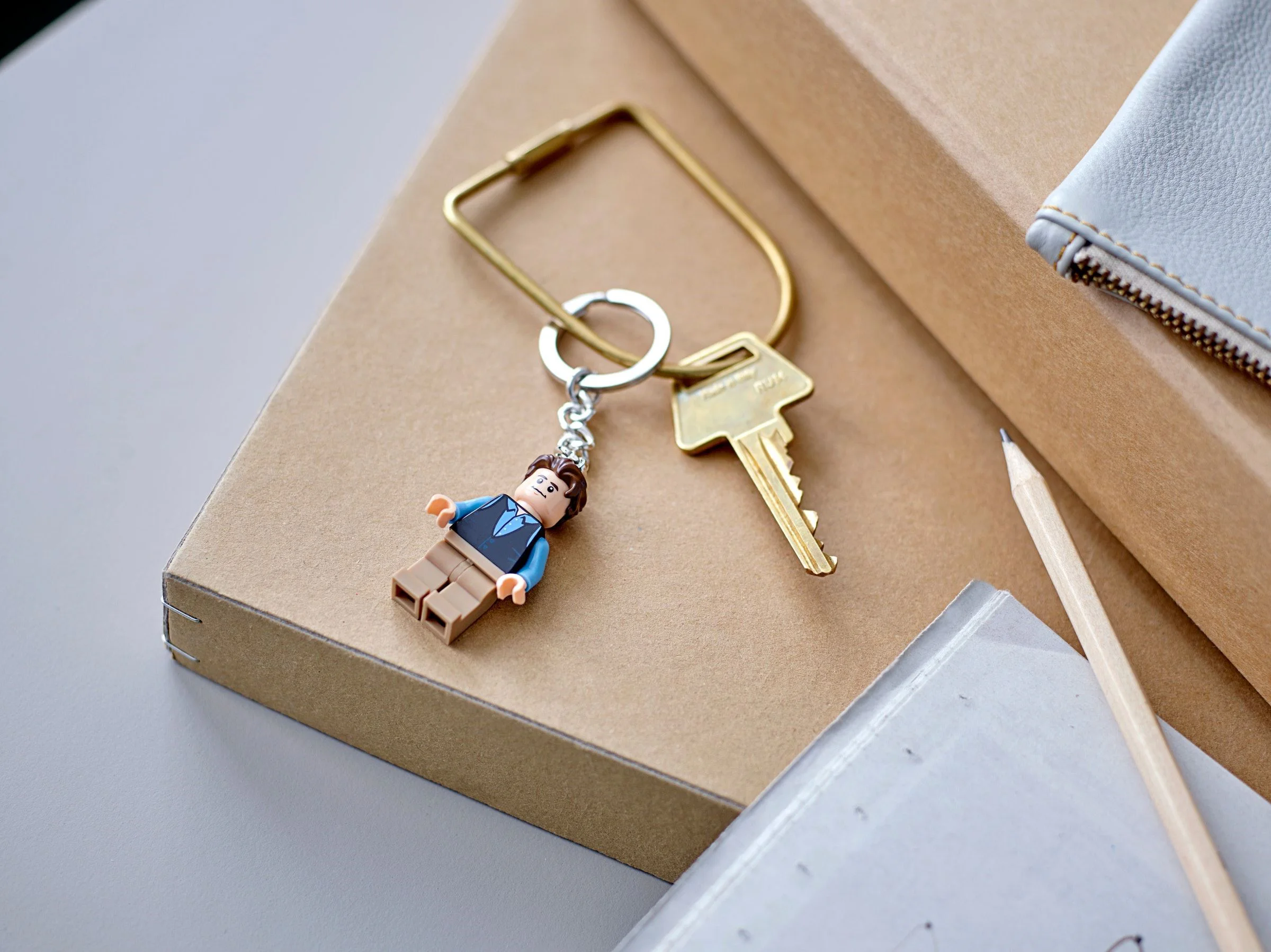 Old friend: Chandler Key Chain 乐高 LEGO 854118 image 1