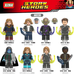 Eight People: Super Heroes
