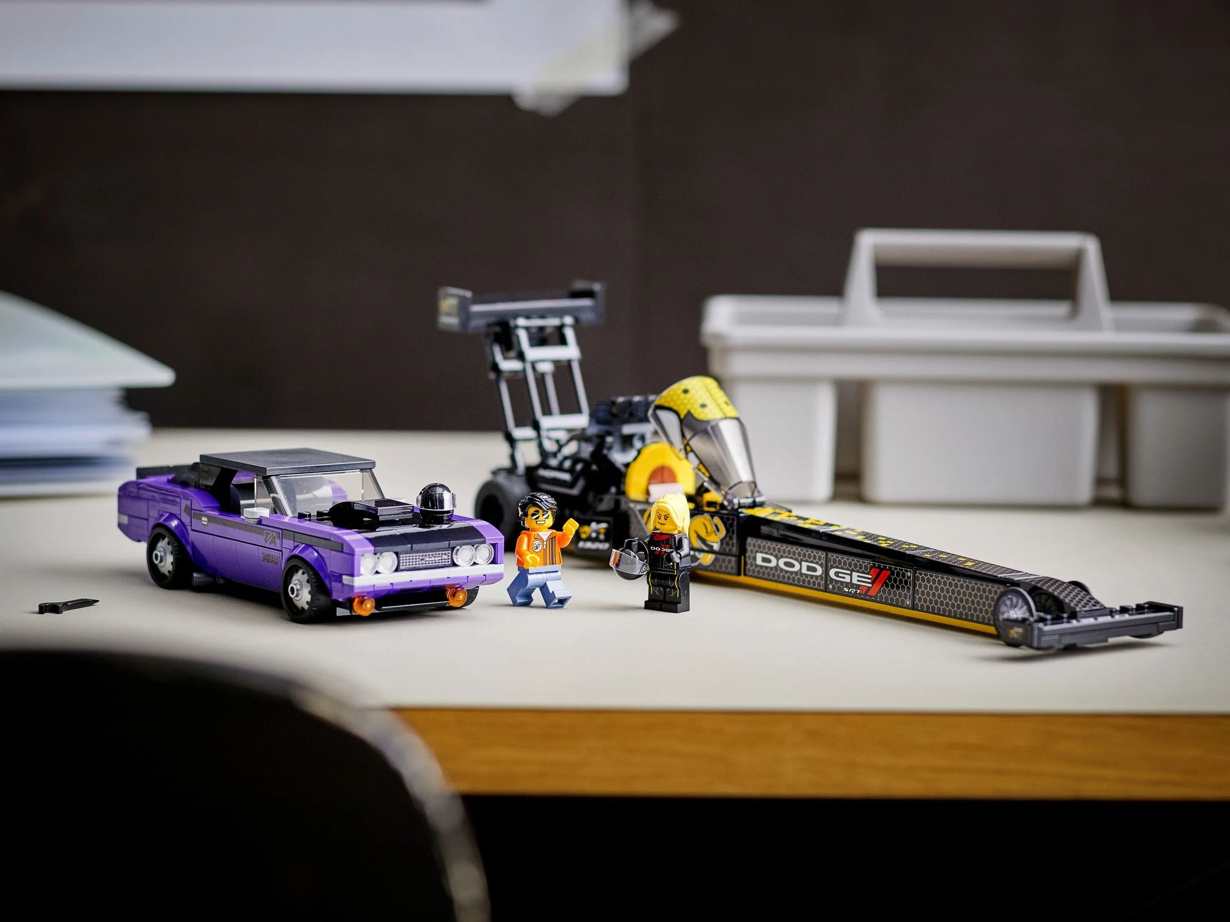 MOPALDOCH//SRT TOP FUEL TRACTOR AND 1970 DODGE CHALLENGER T/A LEGO 76904 image 2