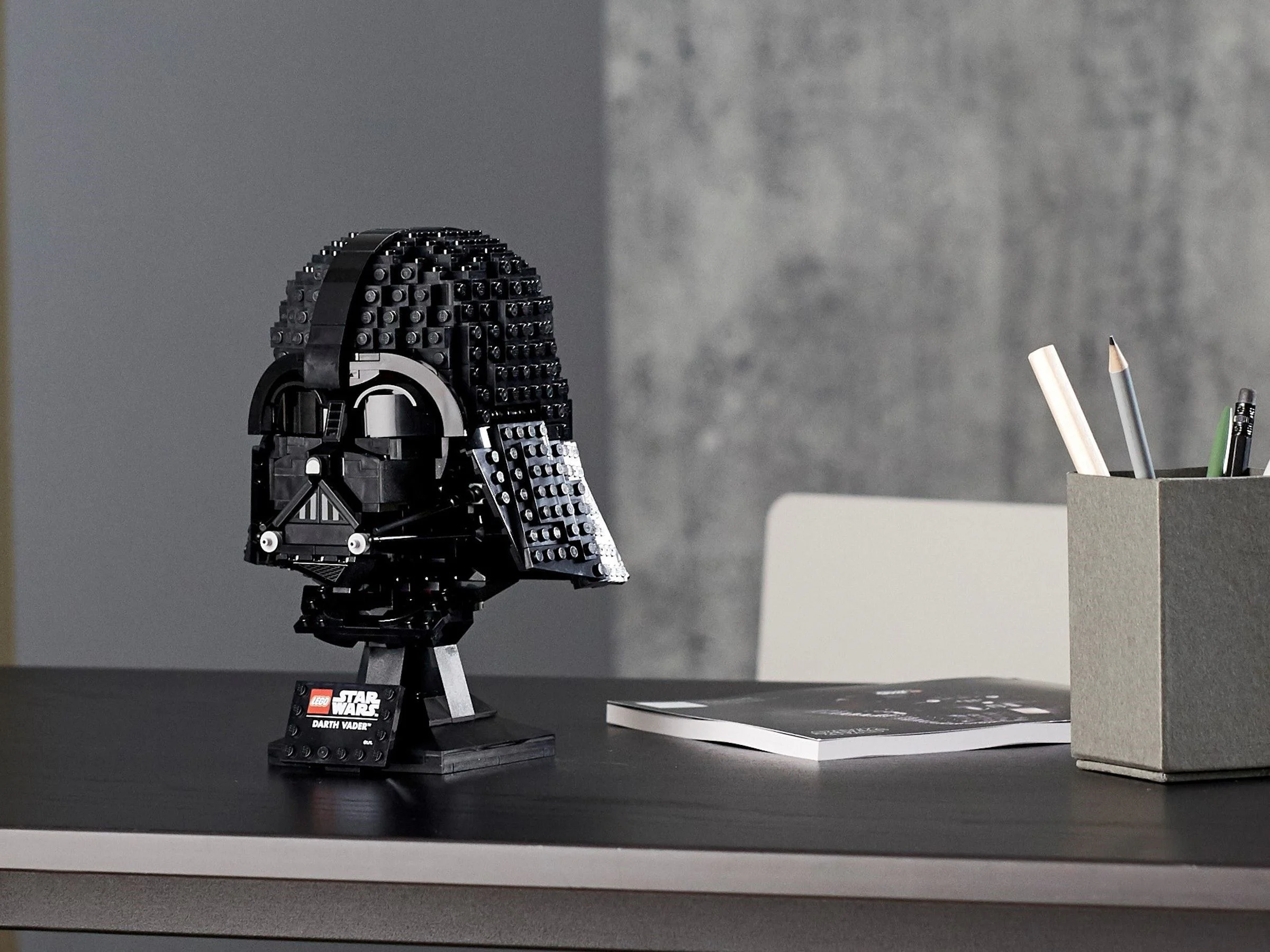 Darth Vidal's head is a sculpture 乐高 LEGO 75304 image 13