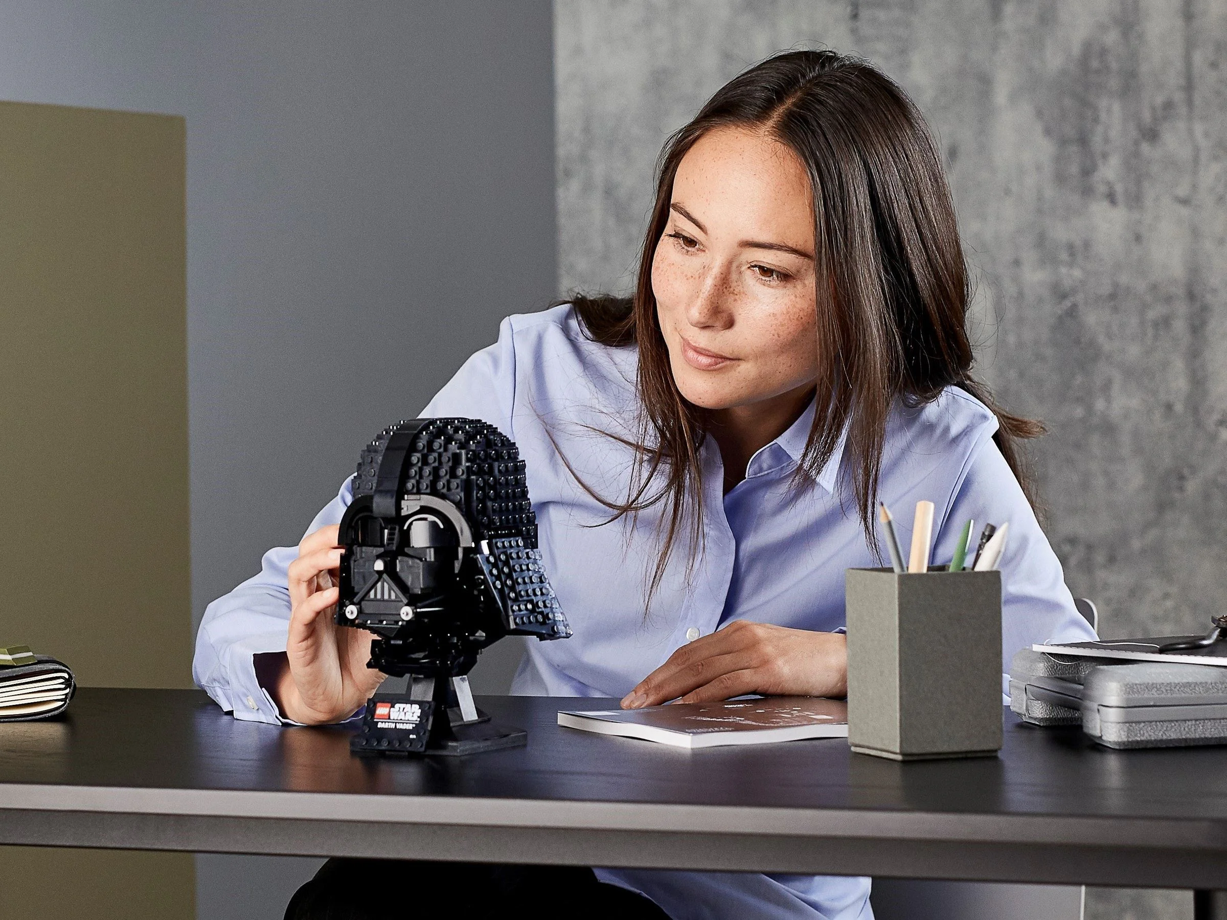 Darth Vidal's head is a sculpture 乐高 LEGO 75304 image 16