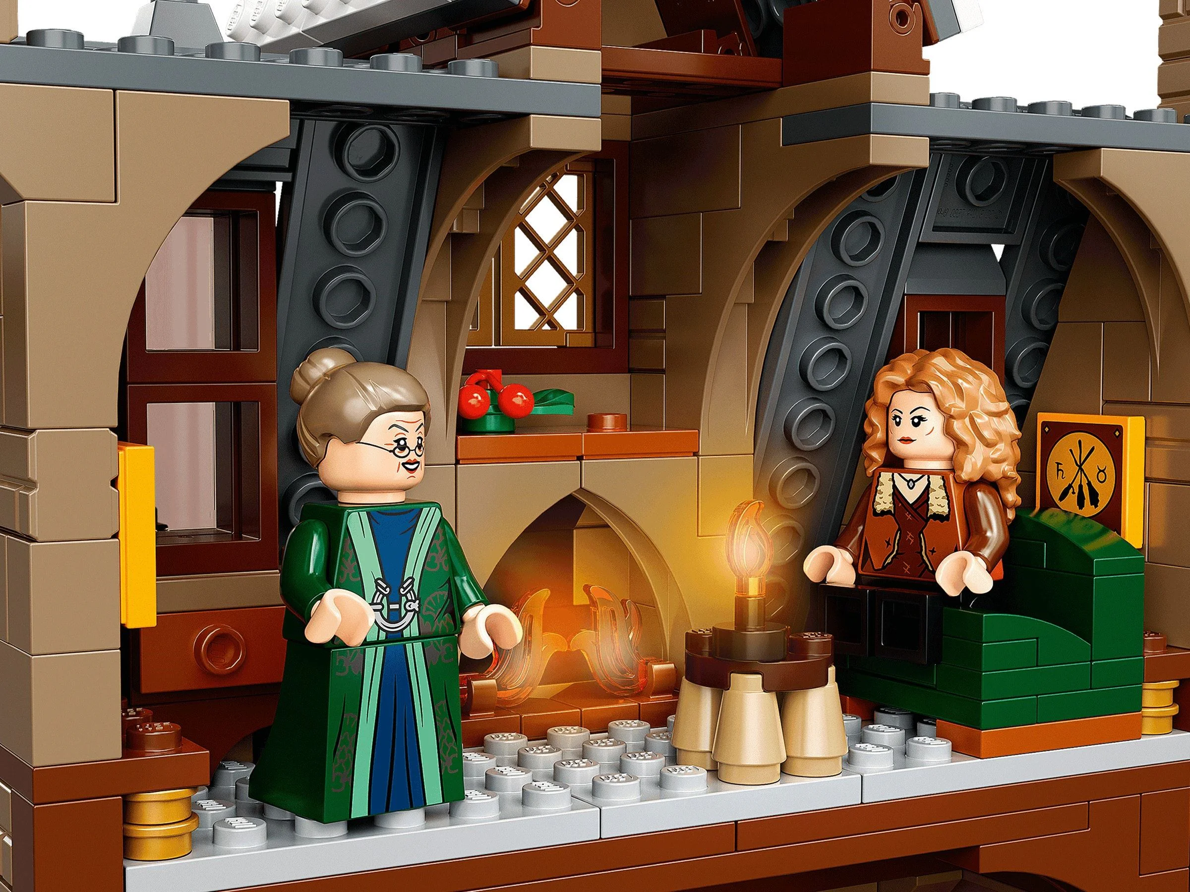 Harry Potter: Visiting Hogsmeade Village 60139 image 11