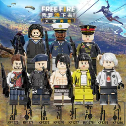 Here is the translation:

"8 People: Free Fire - I Want to Survive"