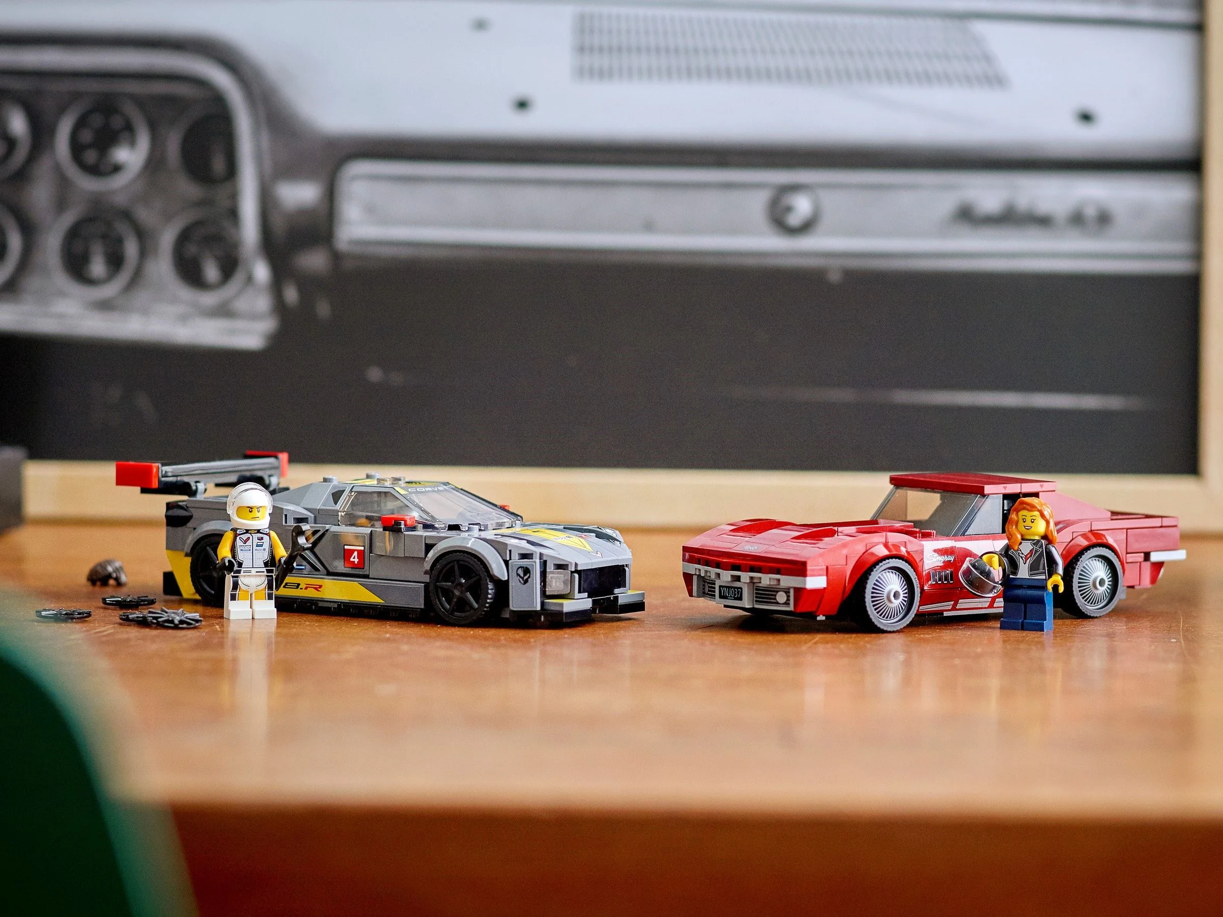 Corvette C8.R Race Car and 1968 Chevron Corvette LEGO 76903 image 3