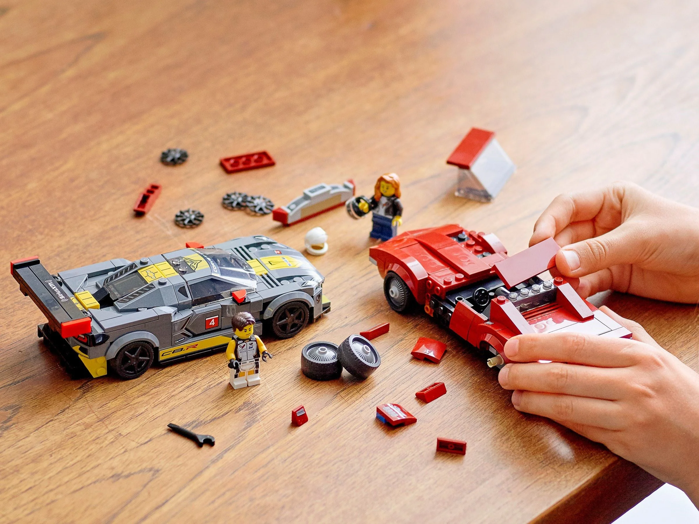 Corvette C8.R Race Car and 1968 Chevron Corvette LEGO 76903 image 6