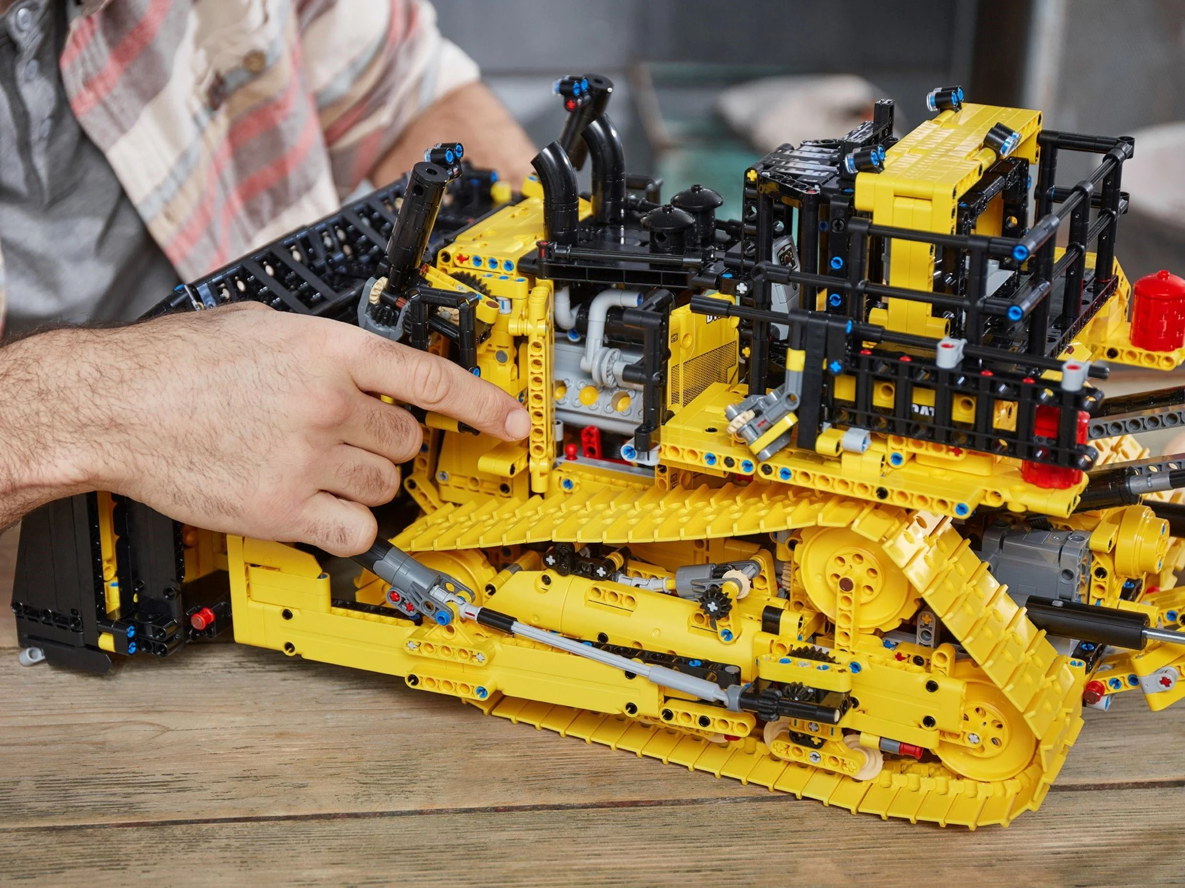 CATERPILLAR D11 BULLDOZER 乐高 LEGO 42131 image 4