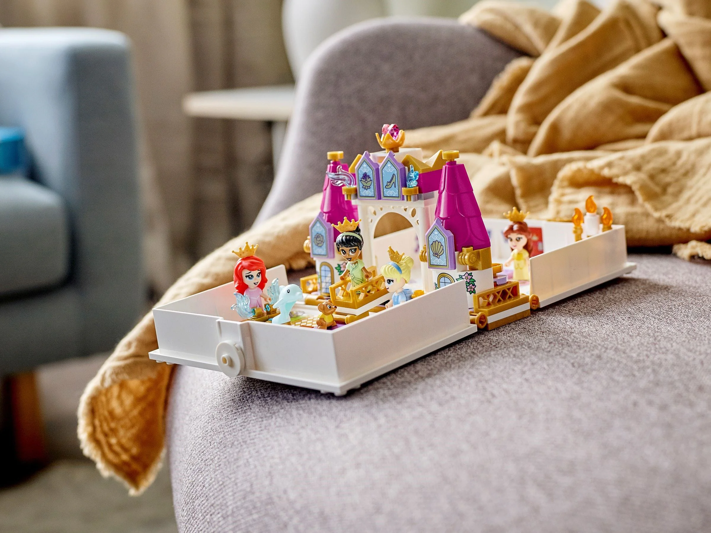 Little mermaids, Belle, Cinderella and Tiana's storybooks take great risk 乐高 LEGO 43193 image 4