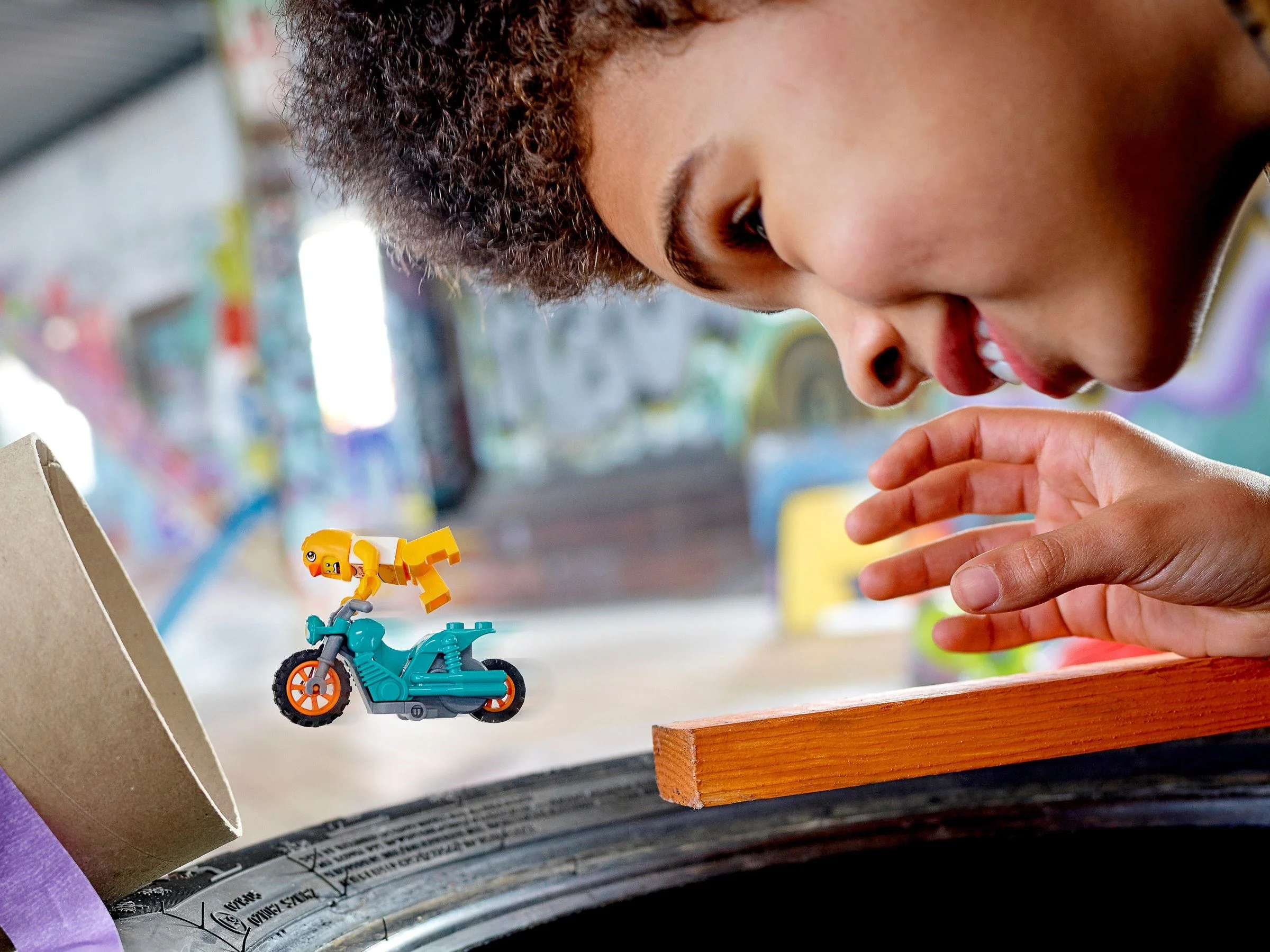 Special effects: Cute chicken-boy motorcycles 乐高 LEGO 60310 image 5