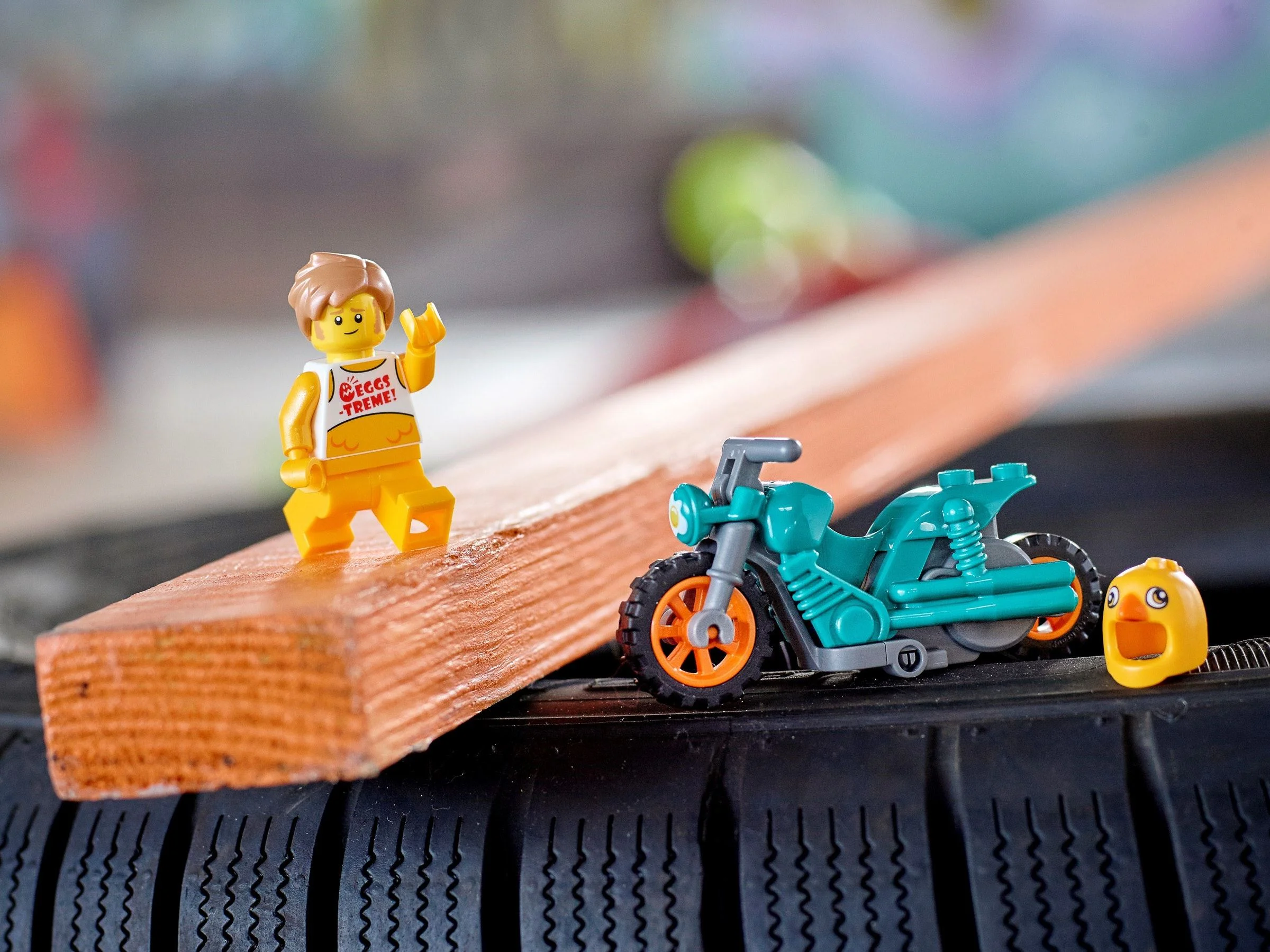 Special effects: Cute chicken-boy motorcycles 乐高 LEGO 60310 image 6
