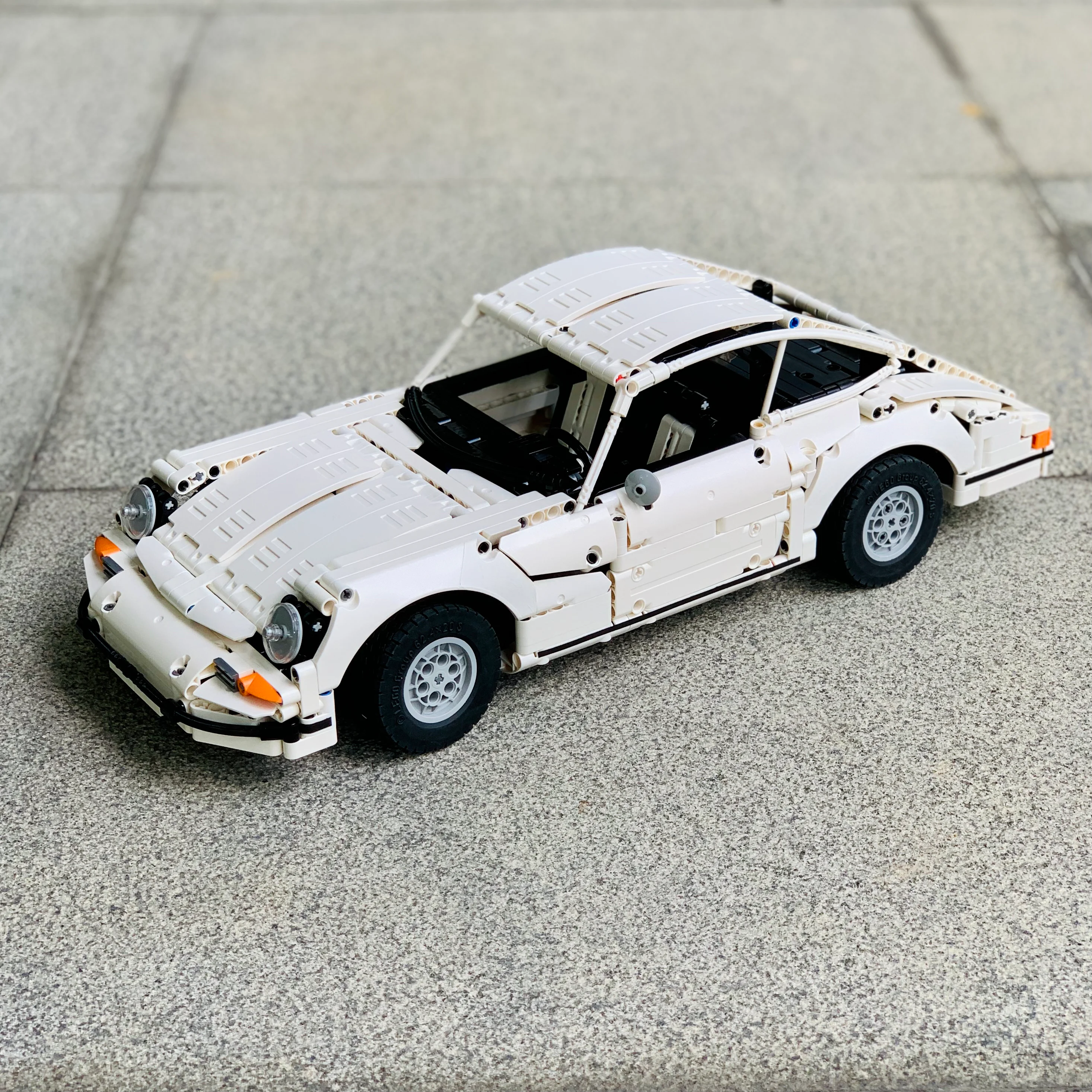 Porsche 911S 2.4 1:10 MOC-80318