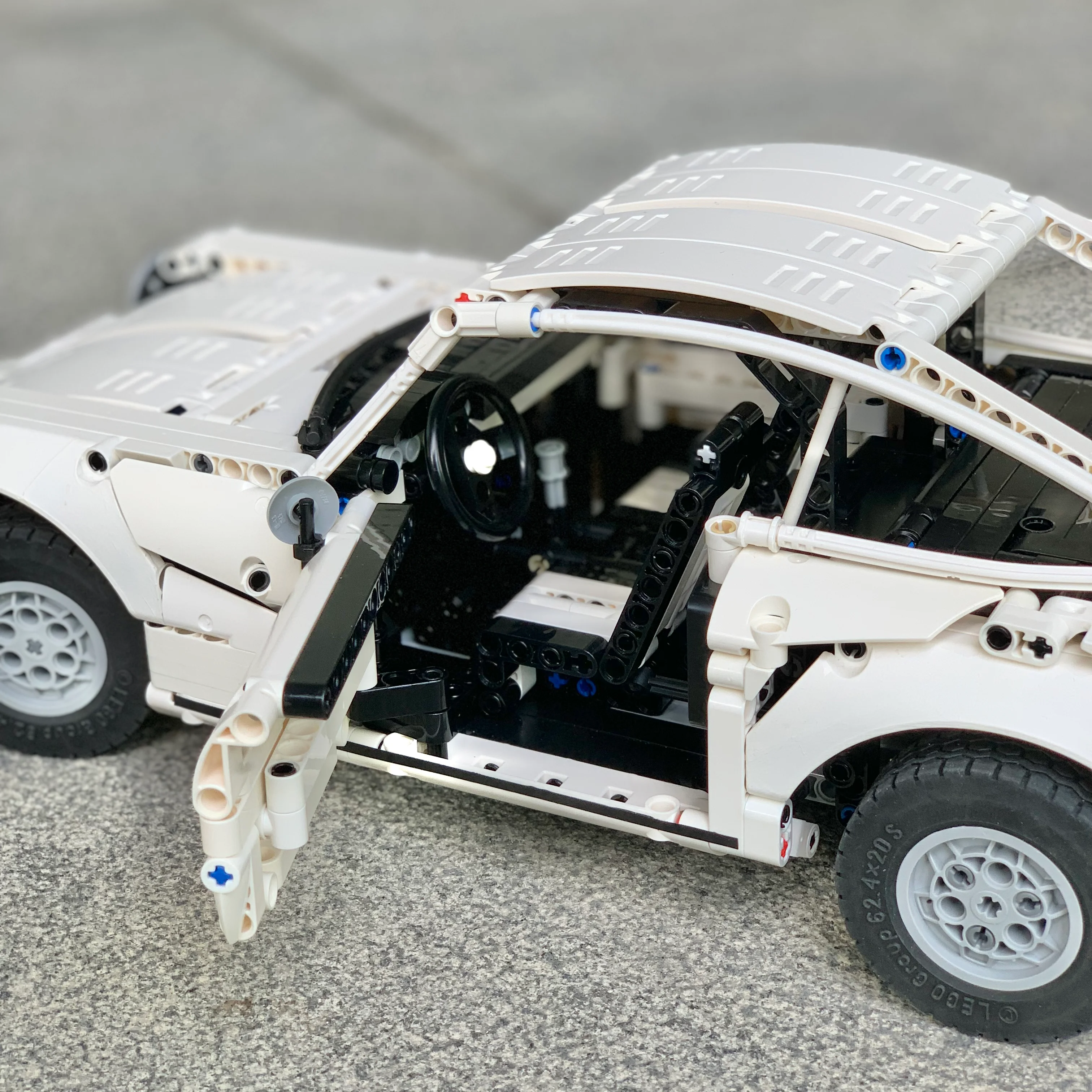 Porsche 911S 2.4 1:10 MOC-80318 image 4