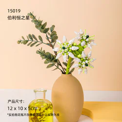 A beautiful phrase! Here's the translation:

"The World of Flowers: The Star of Bethlehem"