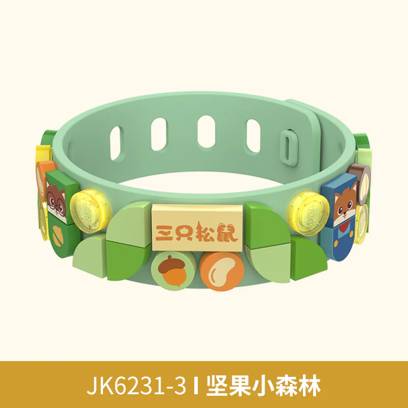 Here is the translation:

"JAKI × Three Squirrel Co-Branded Wristband 4 styles Summer Snack, Auspicious New Year, Nutty Little Forest, Squirrel Birthday Party" 佳奇积木 JAKI JK6231-4 image 3