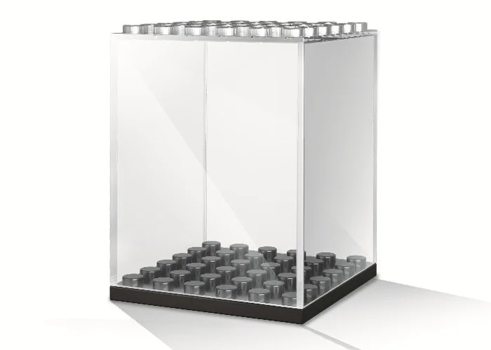Human-sized transparent plastic box. 小鲁班 Sluban M38-B0590
