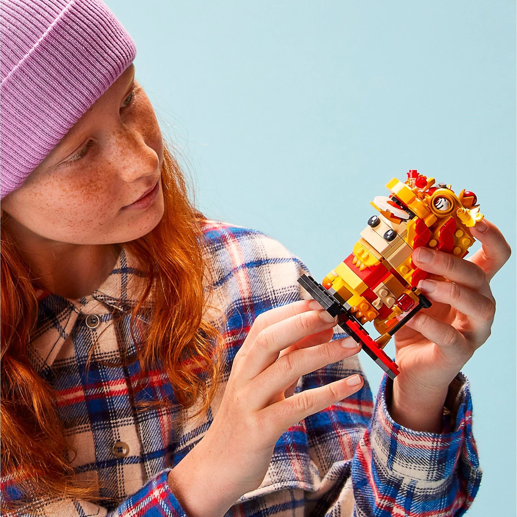 A lion dancer LEGO 40540 image 4